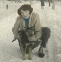 Katy mit Hund. Man beachte die Kolorierung