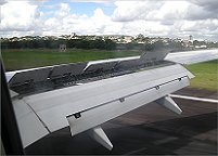 ausgefahrene Landeklappen am Flieger