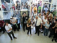 das Touristenbro ist doch recht klein fr so viele Leute!