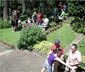 Nach der Siesta wird das Treiben auf dem Rasen bunter