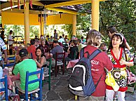 Viel haben sehr schnell die rtlichen Einrichtungen fr Durstigen gefunden.