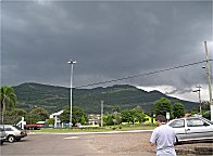 Zur Abfahrt stand ein richtiges Tropengewitte am Himmel.