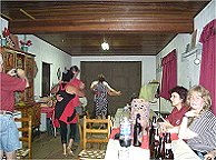 Noch tanzen nur die Einheimischen