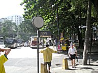 Wo es Touristen gibt, sind die Straenverkufer nicht weit.