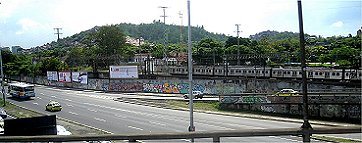 Anfang Stadtrundfahrt: Blick auf S-Bahn