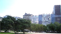 Parks rund um die Durchgangsstrae