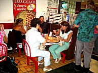 Die Riesenpizza fremdeer Leute machte mich an!