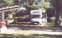 Wohnmobil am Brunnen